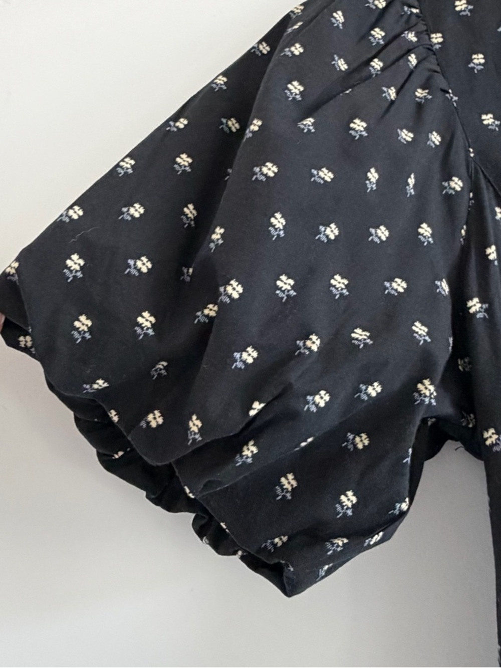 NWT Madewell Black V-Neck
Puff Sleeve Mini Dress with mini floral size M - Picture 5 of 16